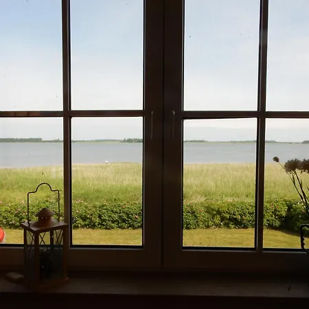 Haus Am Breezter Bodden 1og *